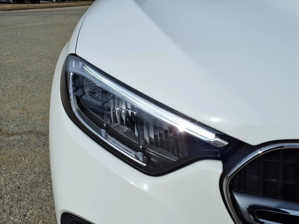 New 2026 WHITE Mercedes-Benz GLC 300 image 2