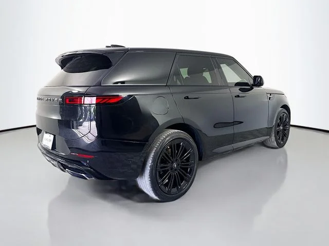 Used 2024 Black Land Rover Dynamic SE image 5