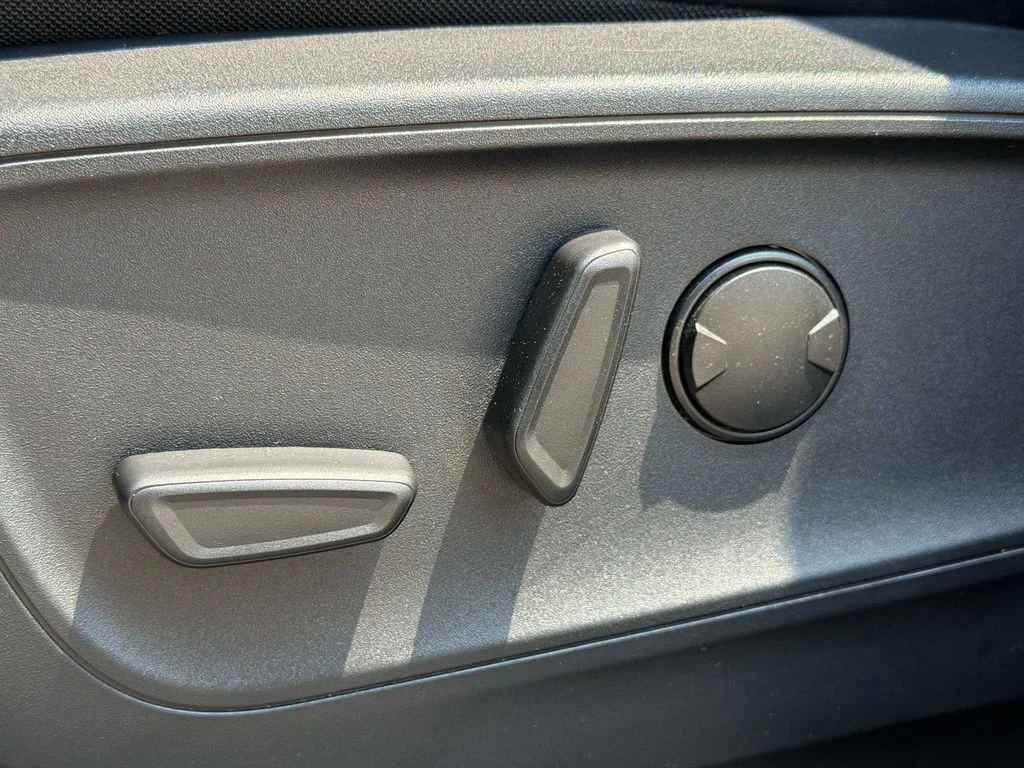 Used 2025 Agate Black Metallic Ford ST-Line image 20