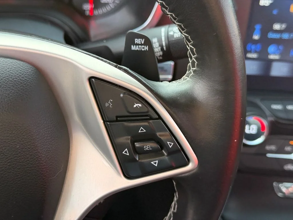 Used 2019 White Chevrolet Stingray image 21