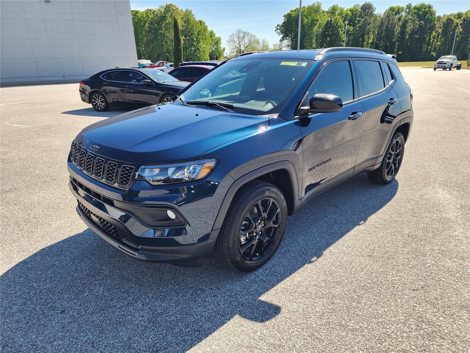 New 2026 Fathom Blue Pearl Coat Jeep Latitude Altitude image 3