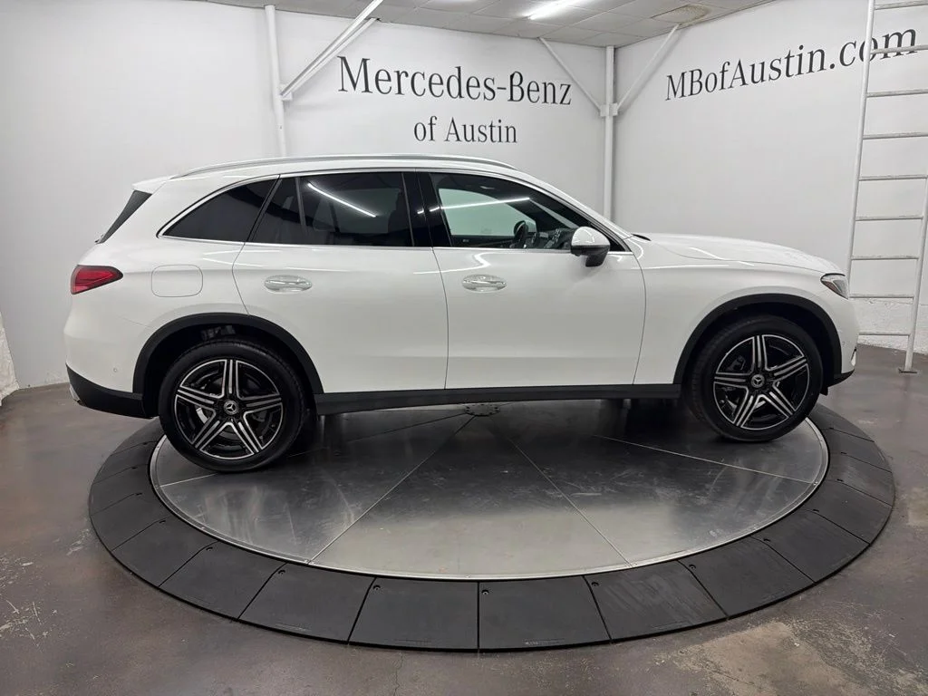 New 2027 White Mercedes-Benz GLC 300 image 8