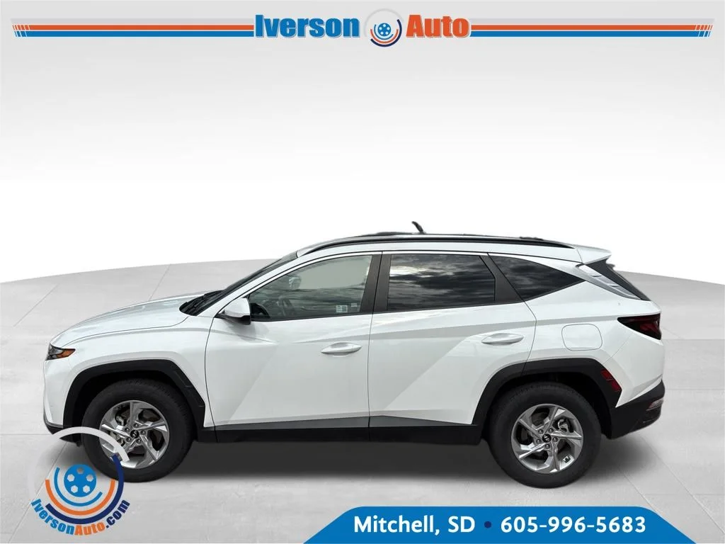 Used 2024 White Hyundai SEL image 2