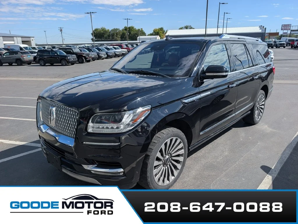 Used 2019  Lincoln Reserve image 2