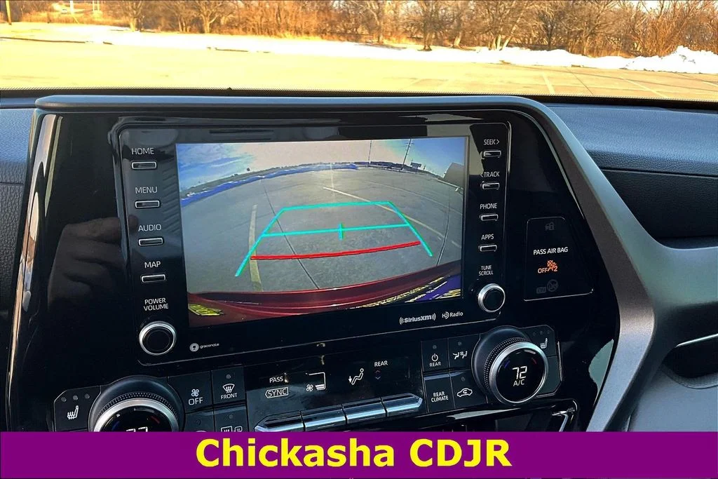 2022 Toyota Highlander XLE - Photo 14