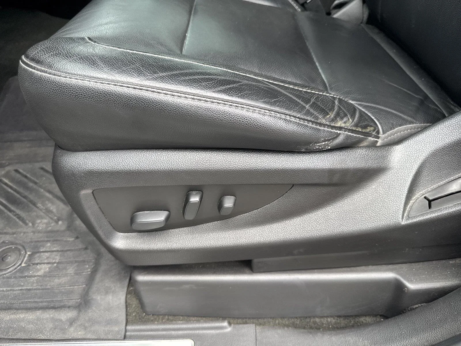 Used 2018 SUMMIT WHITE Chevrolet LT image 12