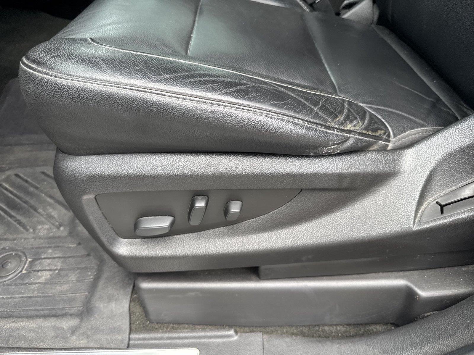Used 2018 SUMMIT WHITE Chevrolet LT image 12