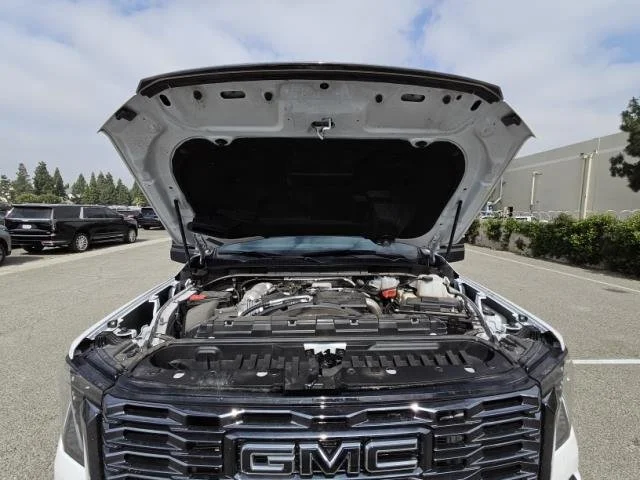 Used 2024 White Frost Tricoat GMC Denali Ultimate DRW image 10