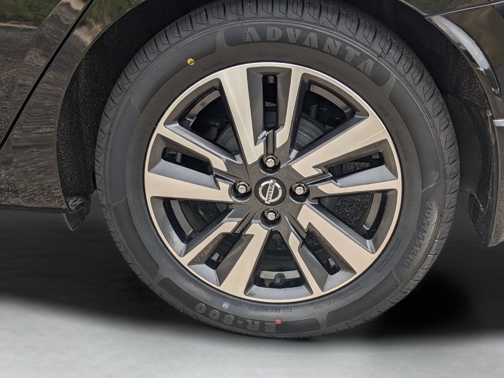 Used 2022 Black Nissan 1.6 SV image 19