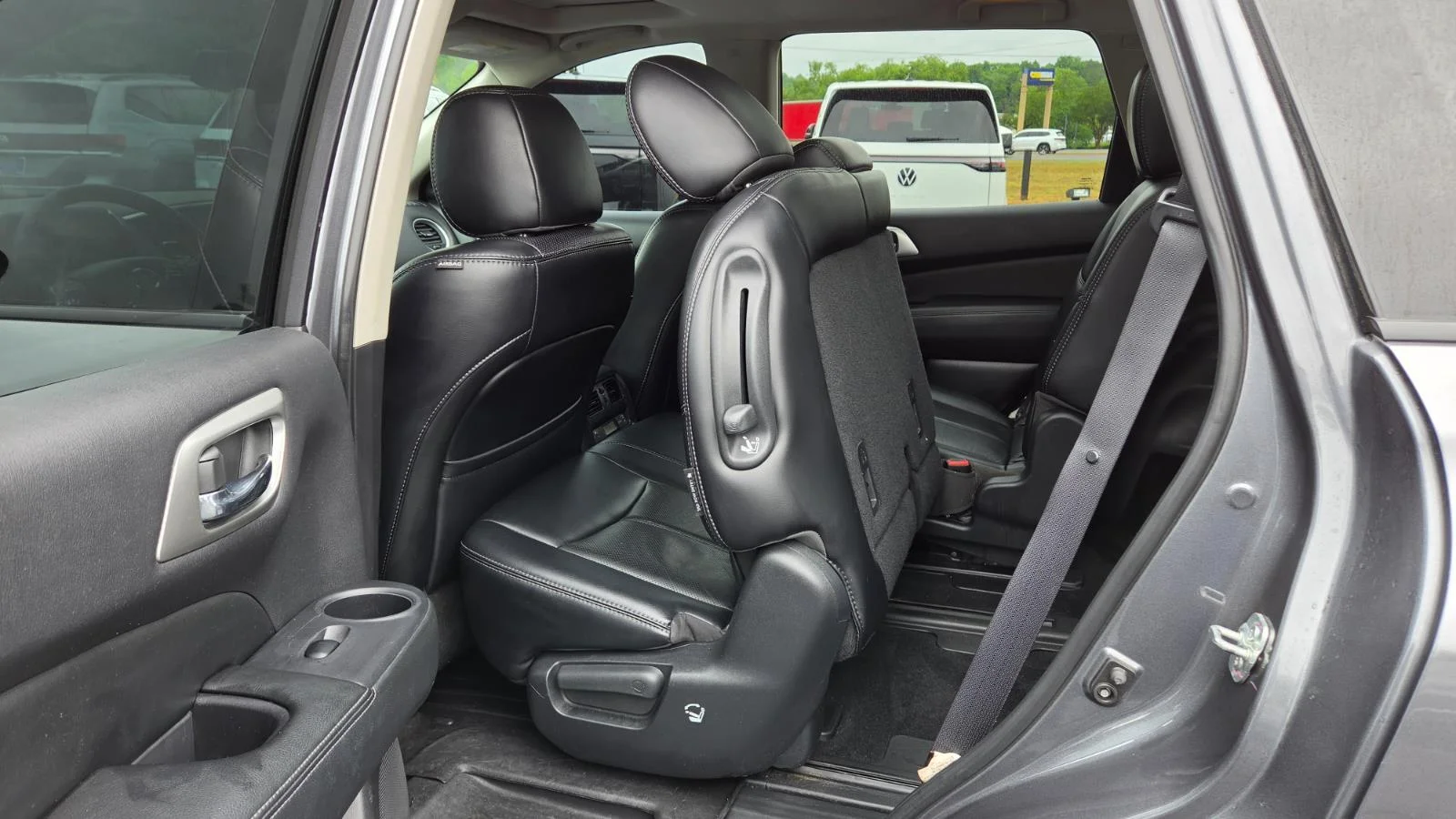 Used 2018 Gun Metallic Nissan Platinum image 44