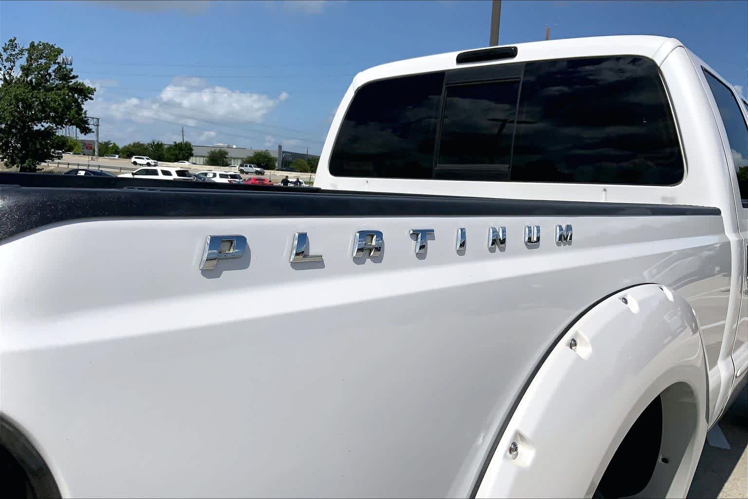 Used 2015 White Platinum Metallic Tri-Coat Ford Platinum image 9