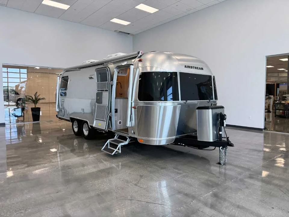 Used 2022 SILVER AIRSTREAM  image 5
