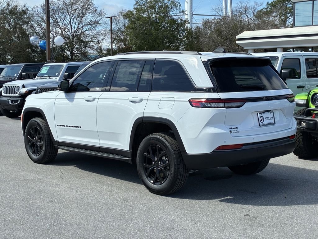 New 2026 Bright White Clear-Coat Exterior Paint Jeep Altitude image 7