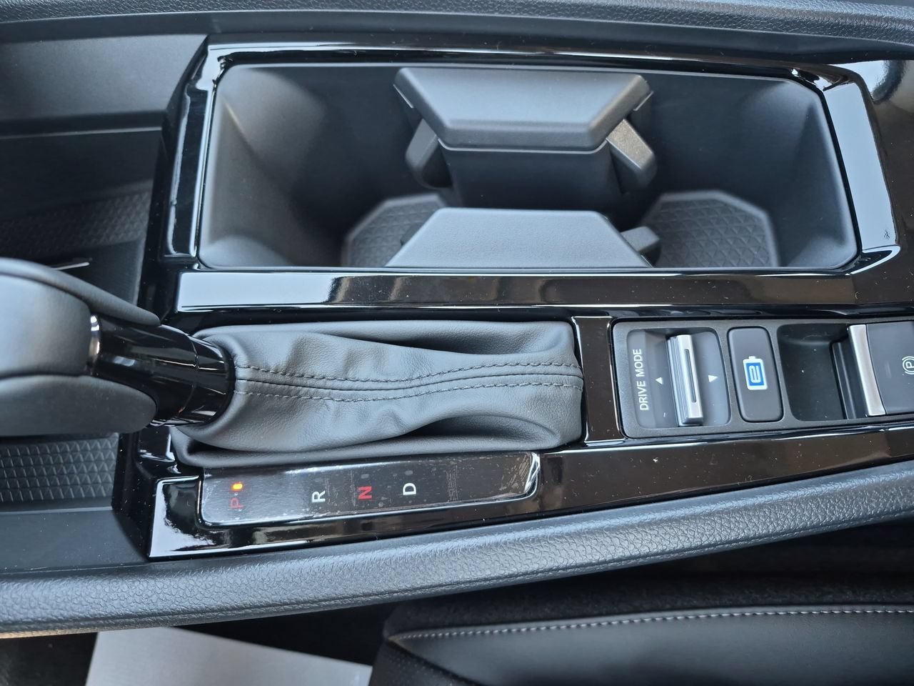 New 2026 Crystal Black Pearl Honda EX-L Hybrid image 21