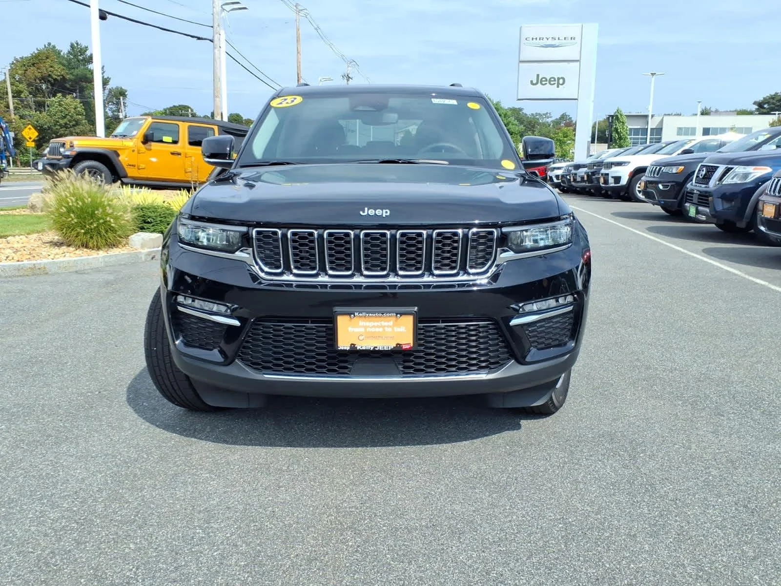Certified Used 2023 Diamond Black Crystal Pearlcoat Jeep Limited image 3
