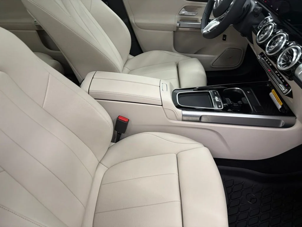 New 2026 White Mercedes-Benz GLB 250 image 28