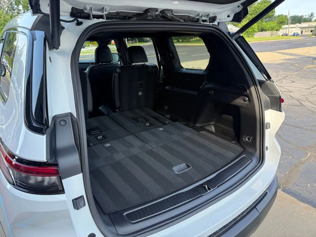 Used 2023 White Jeep Altitude image 14