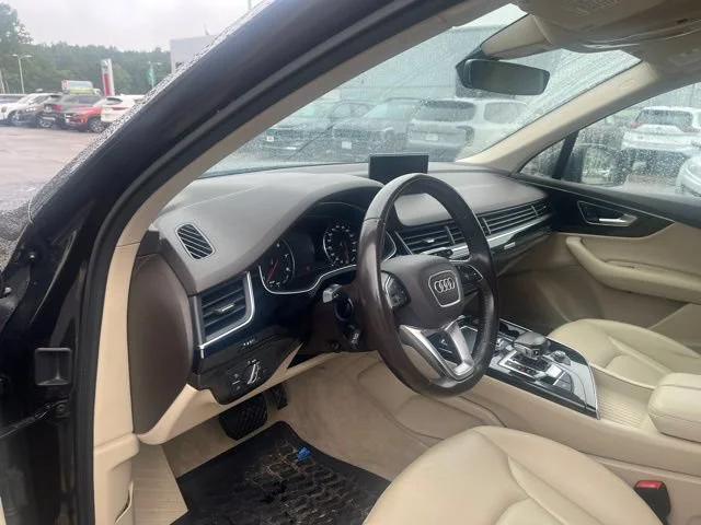 Used 2019 Orca Black Metallic Audi SE Premium image 11