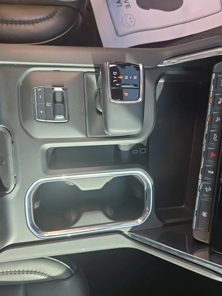 Used 2024 White Frost Tricoat GMC Denali image 24