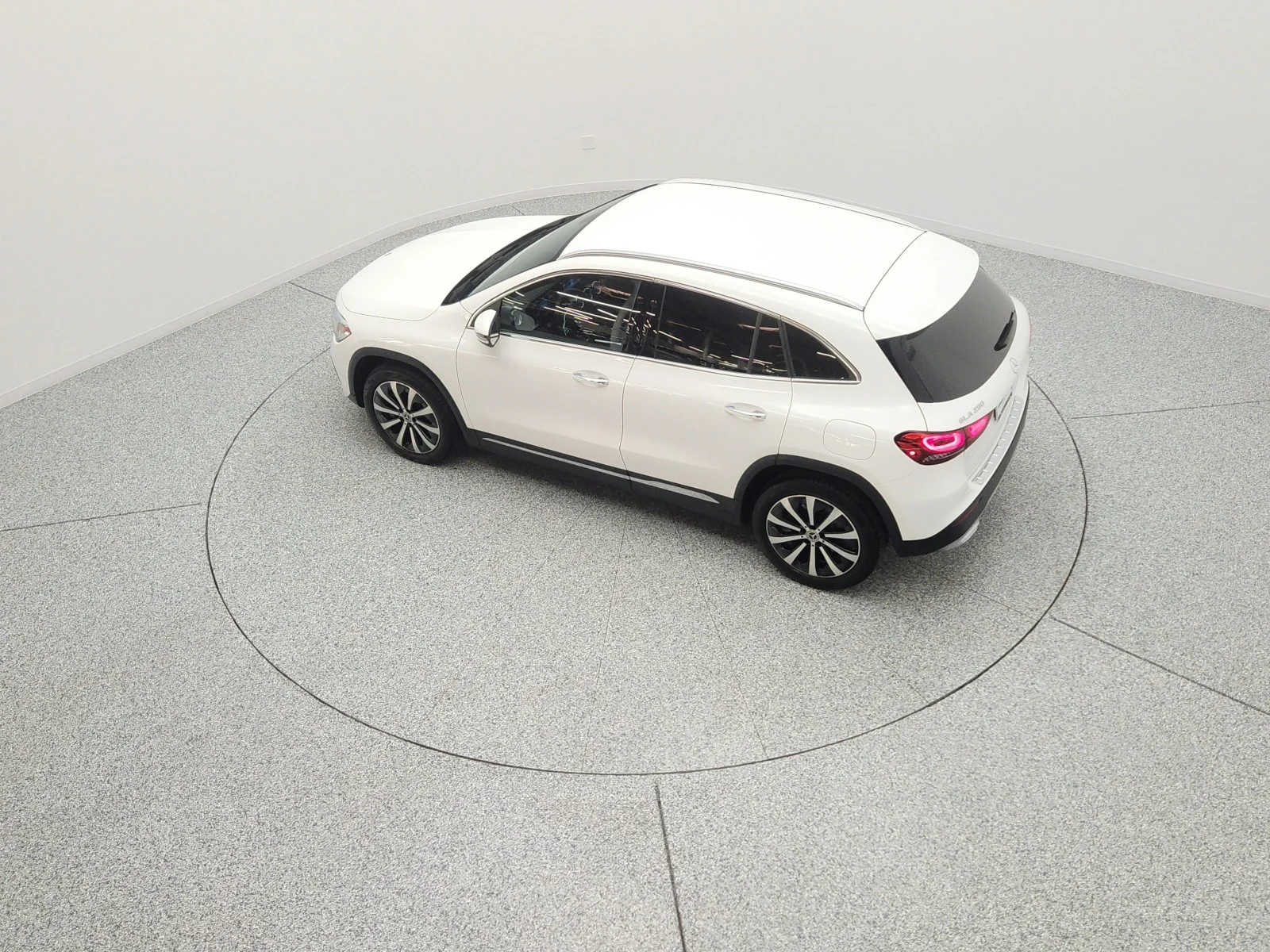 Used 2023 Polar White Mercedes-Benz GLA 250 SUV image 16