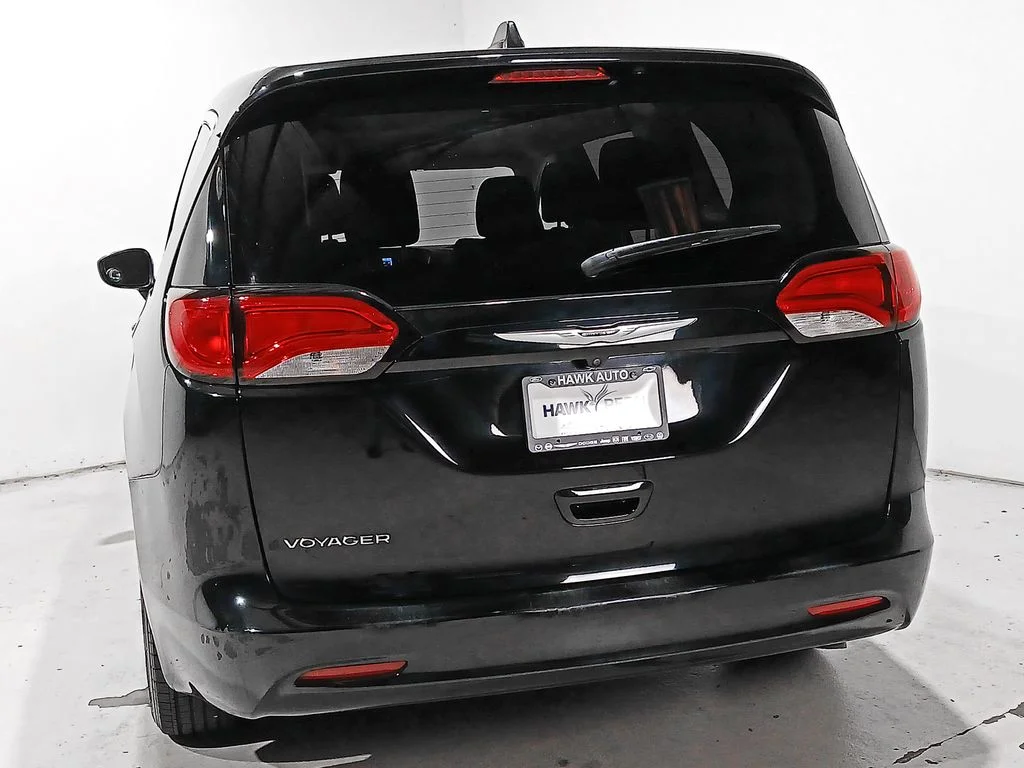 Used 2024 Black Chrysler LX image 5