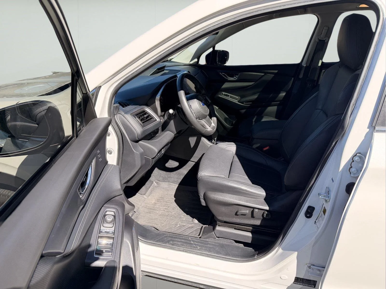 Used 2024 Crystal White Pearl Subaru Limited image 10