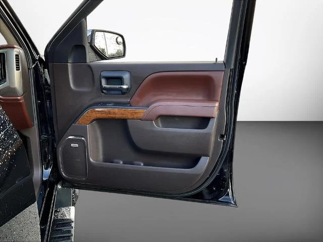 Used 2015 Black Chevrolet  image 32