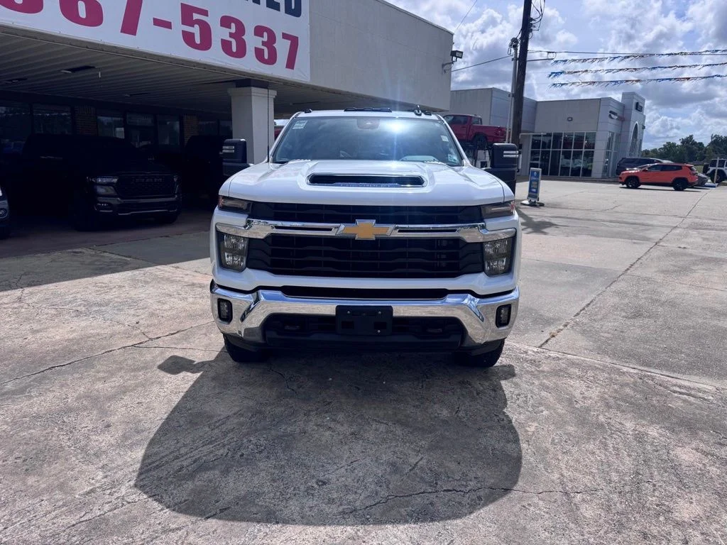 Used 2024 White Chevrolet LT image 10
