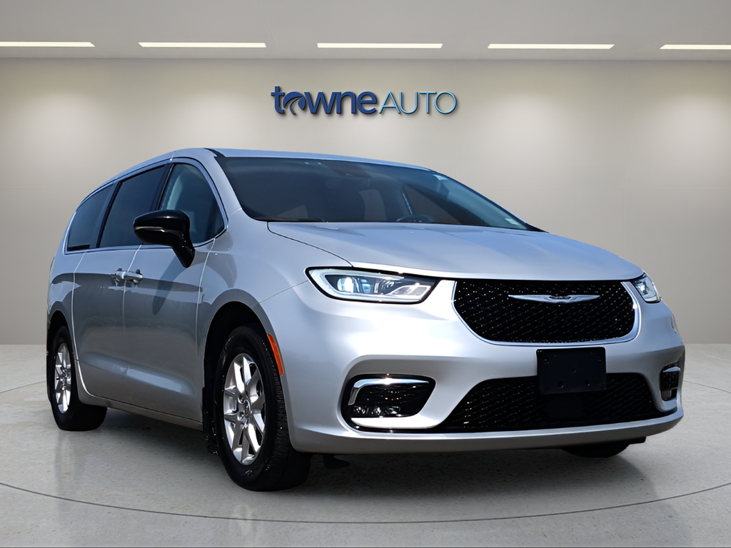 Used 2024 Silver Chrysler Touring L image 7