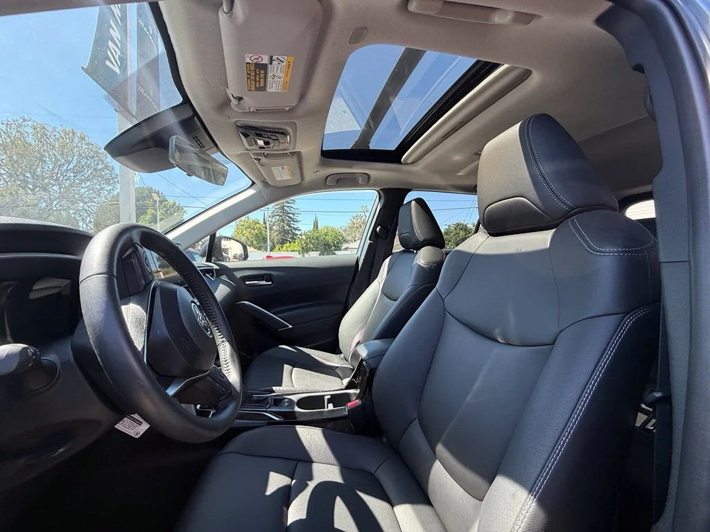 Used 2025  Toyota XLE image 5