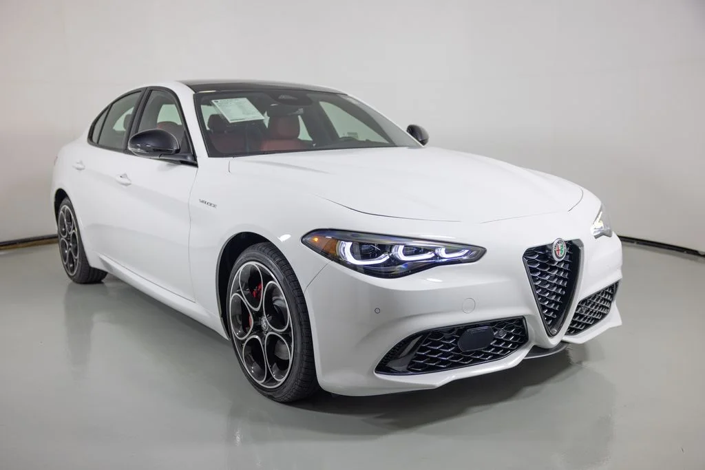 New 2026 Milano White Exterior Paint Alfa Romeo Veloce image 4