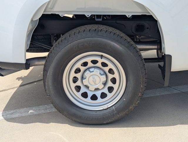 New 2026 Summit White Chevrolet WT image 3