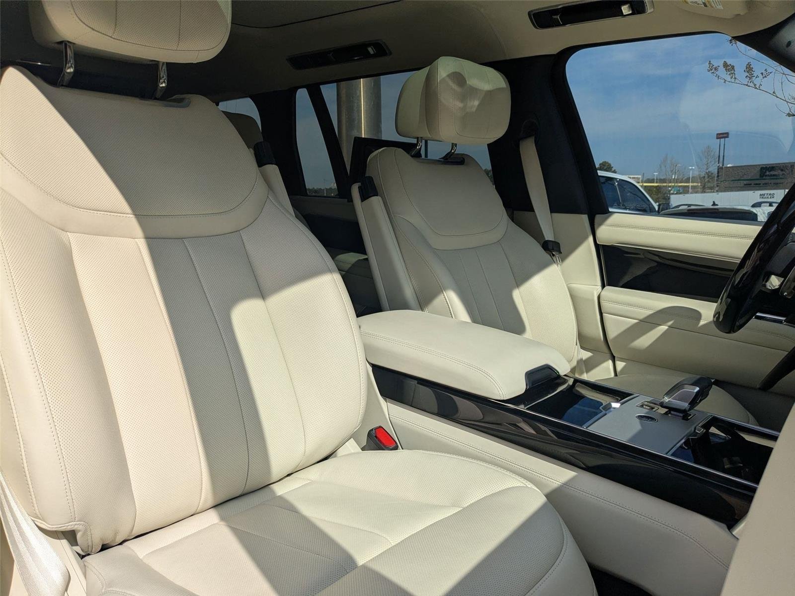 Used 2025 Santorini Black Metallic [Black] LAND ROVER AUTOBIO image 34