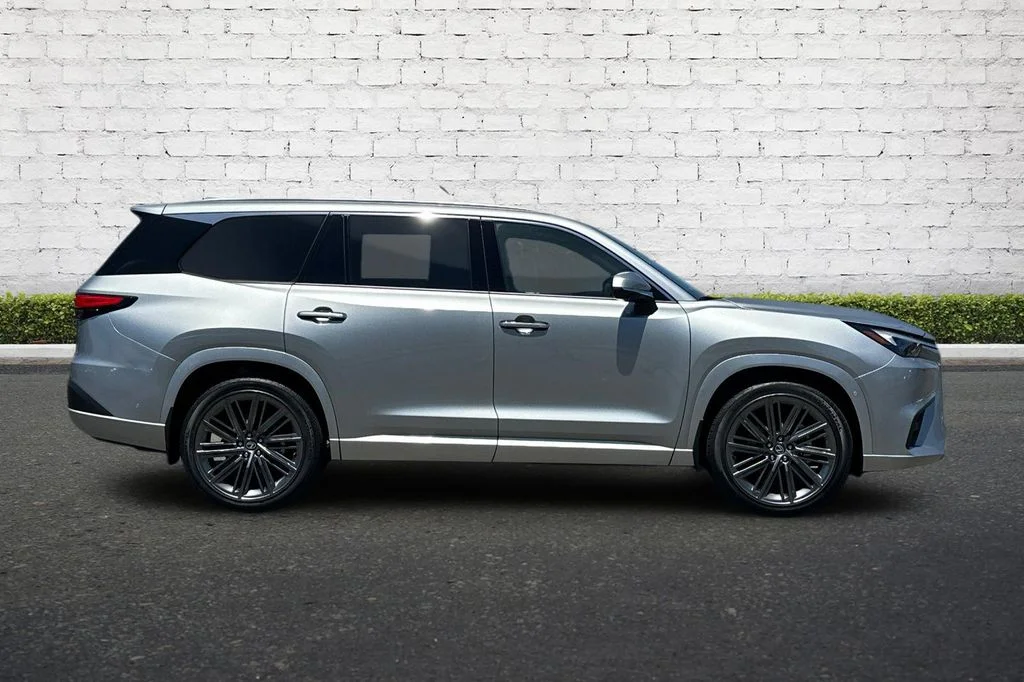 New 2026 Silver Lexus 350 Luxury image 3