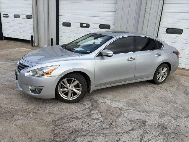Used 2014 Silver Nissan 2.5 SL image 2