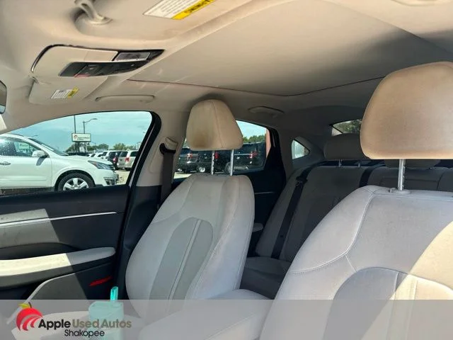 Used 2023 White Hyundai SEL image 9
