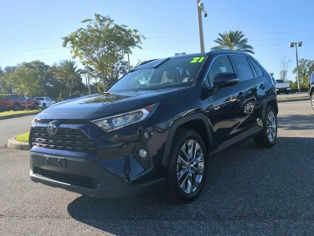 Certified Used 2021  Toyota XLE Premium image 8
