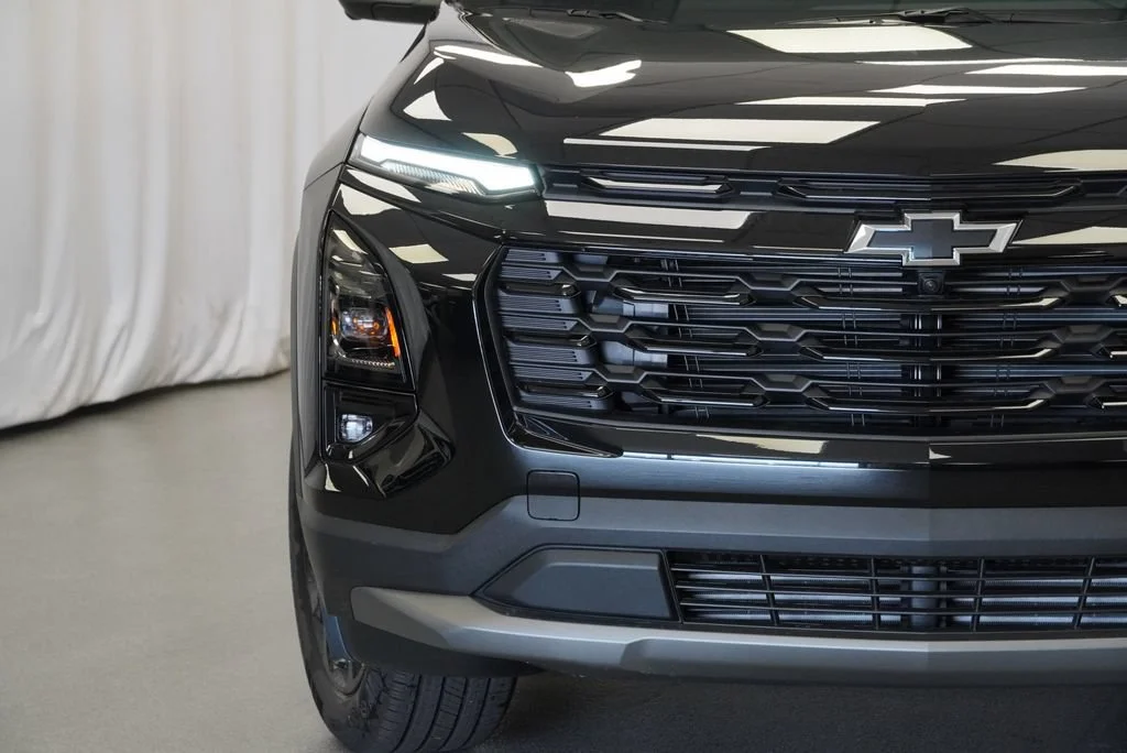 New 2027 Mosaic Black Metallic Chevrolet LT image 32