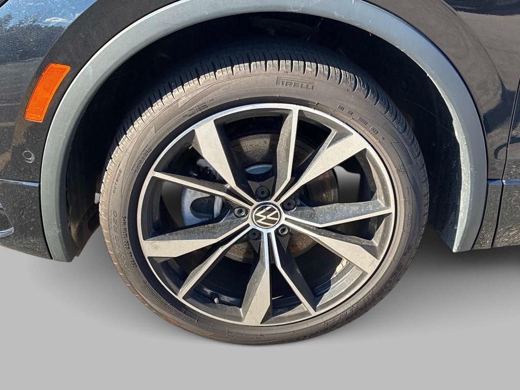 Used 2024  Volkswagen 2.0T SEL R-Line image 17