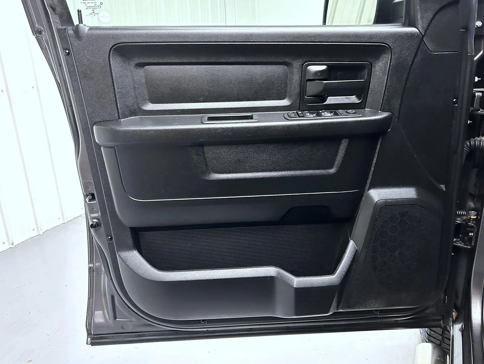 Used 2019 Gray Ram Express image 9