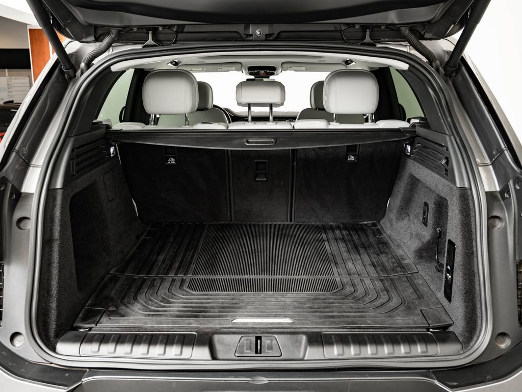 Used 2023 Gray Land Rover SE image 21