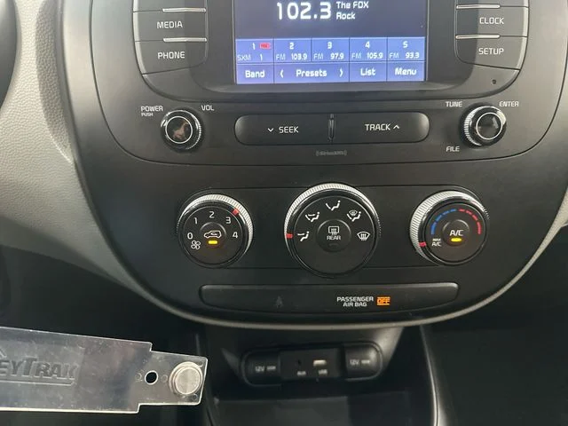 Used 2019 White Kia Base image 16