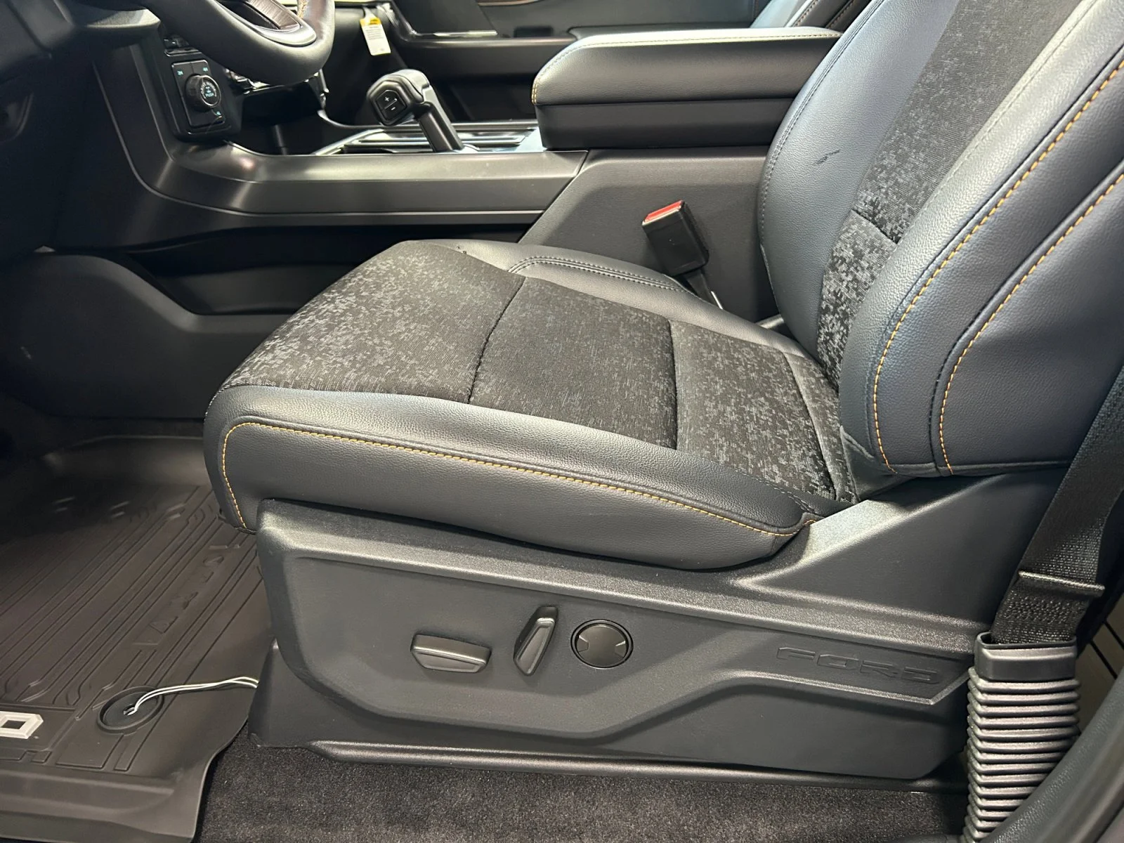 New 2026 Carbonized Grey Metallic Ford Tremor image 14