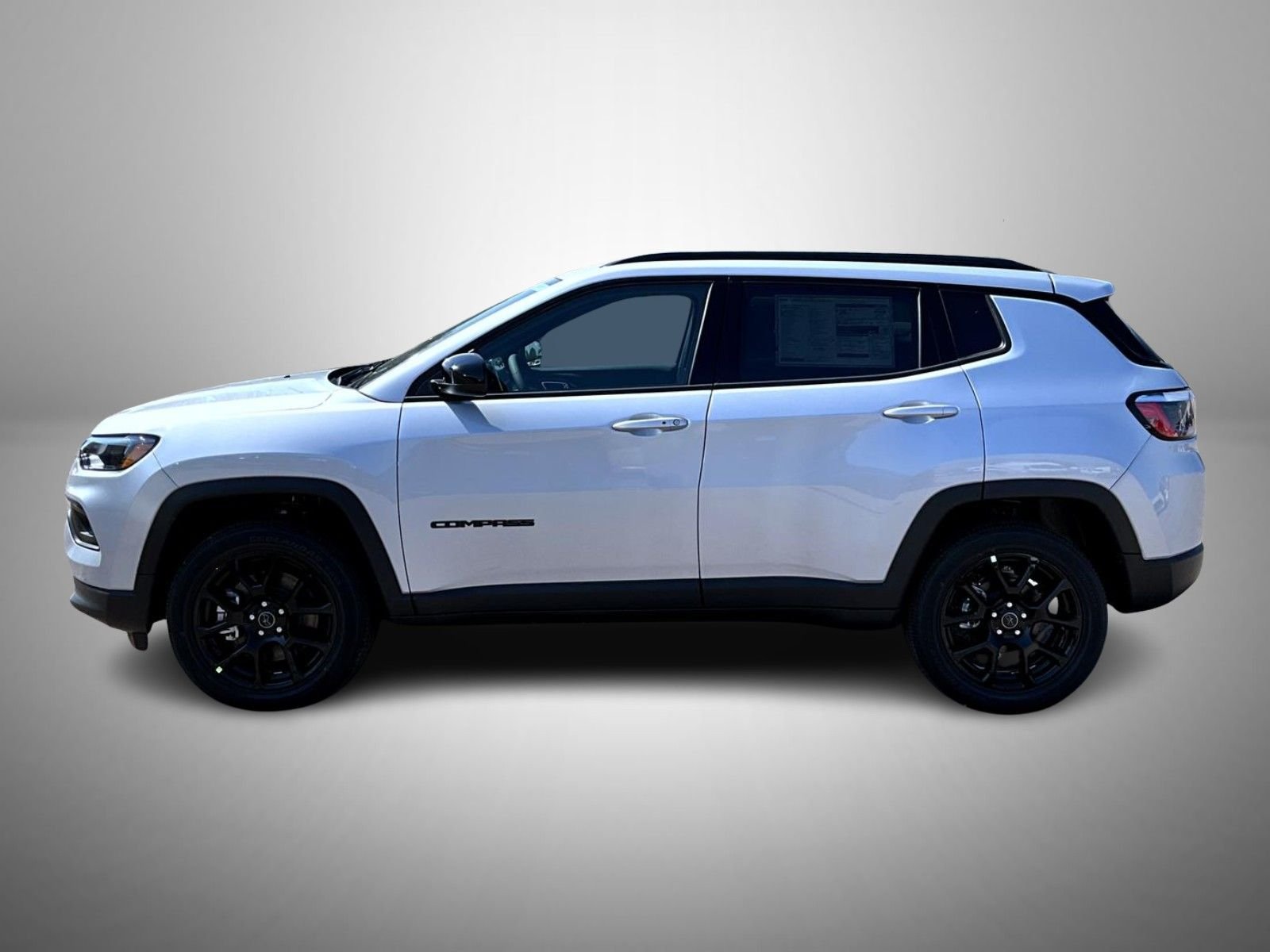 New 2026 Silver Zynith Metallic Clear-Coat Exterior Paint Jeep Latitude image 8
