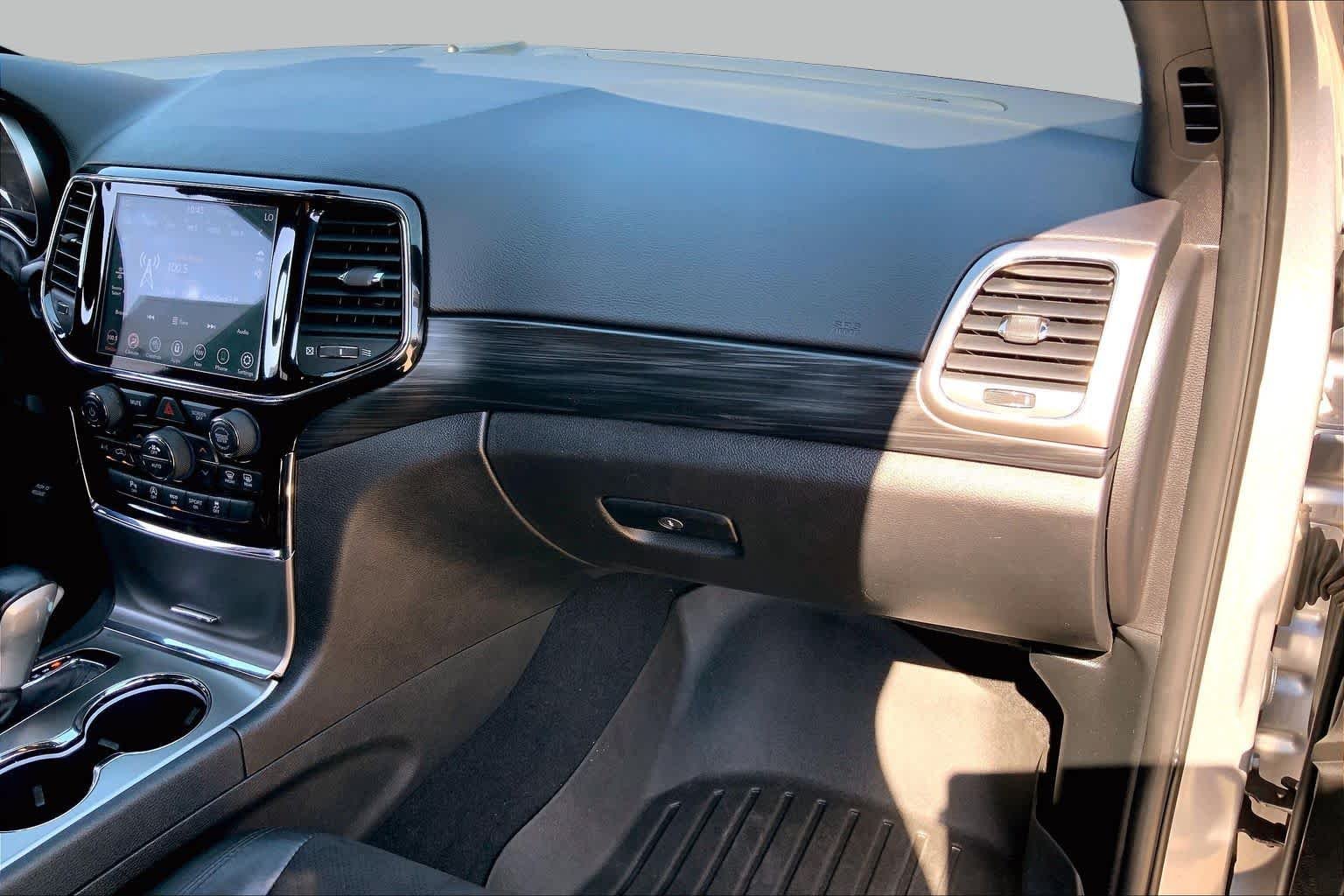 Used 2020 Billet Silver Metallic Clearcoat Jeep Altitude image 17