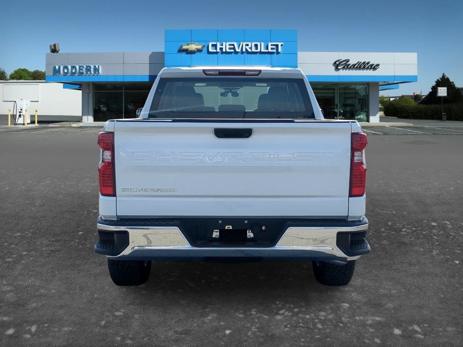 New 2026 Summit White Chevrolet WT image 8