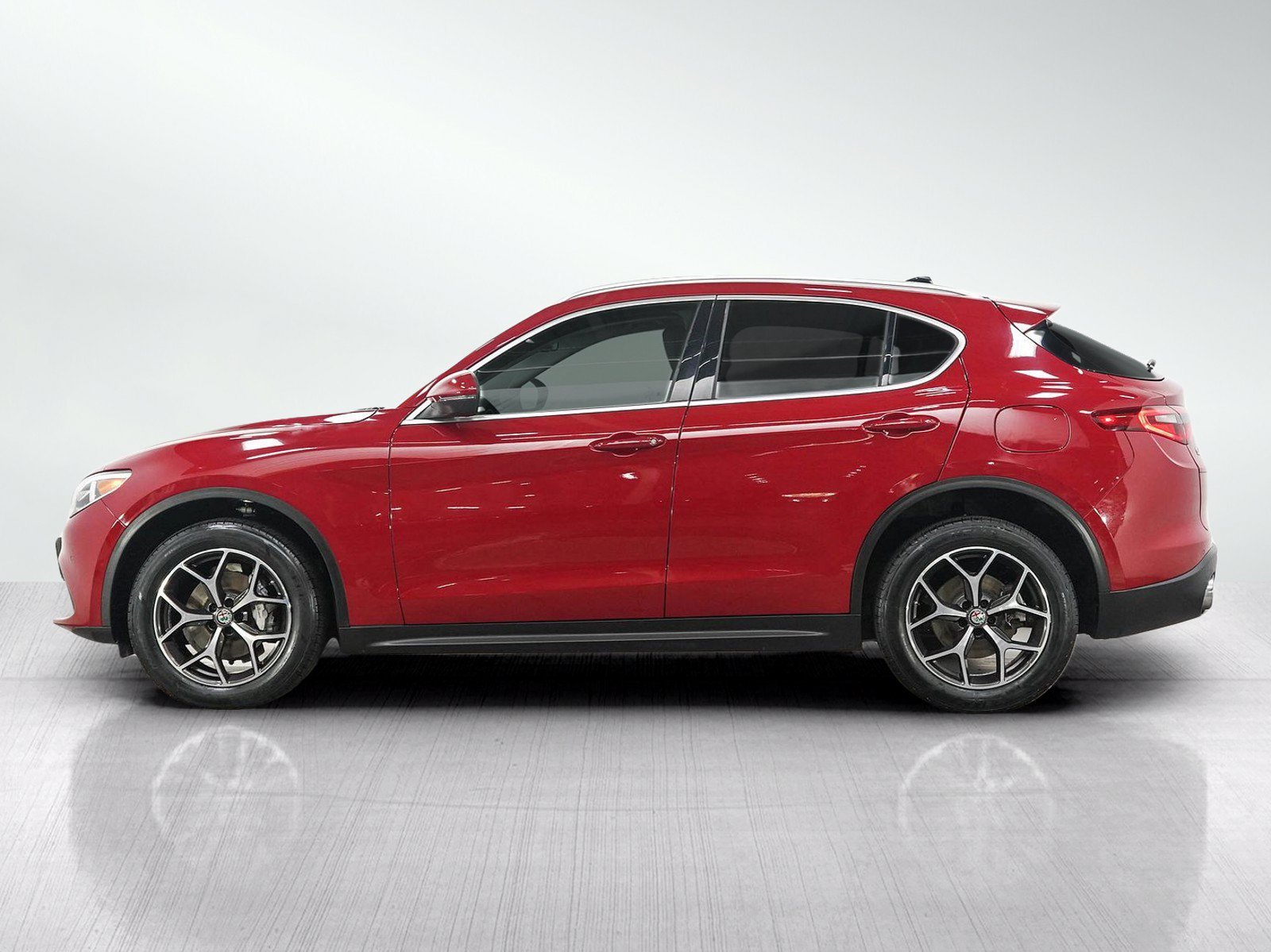 Used 2019 Alfa Rosso Alfa Romeo Ti image 2
