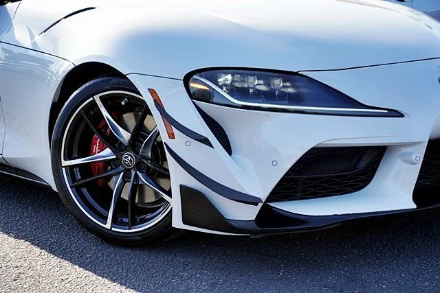 Used 2021 White Toyota 3.0 image 3