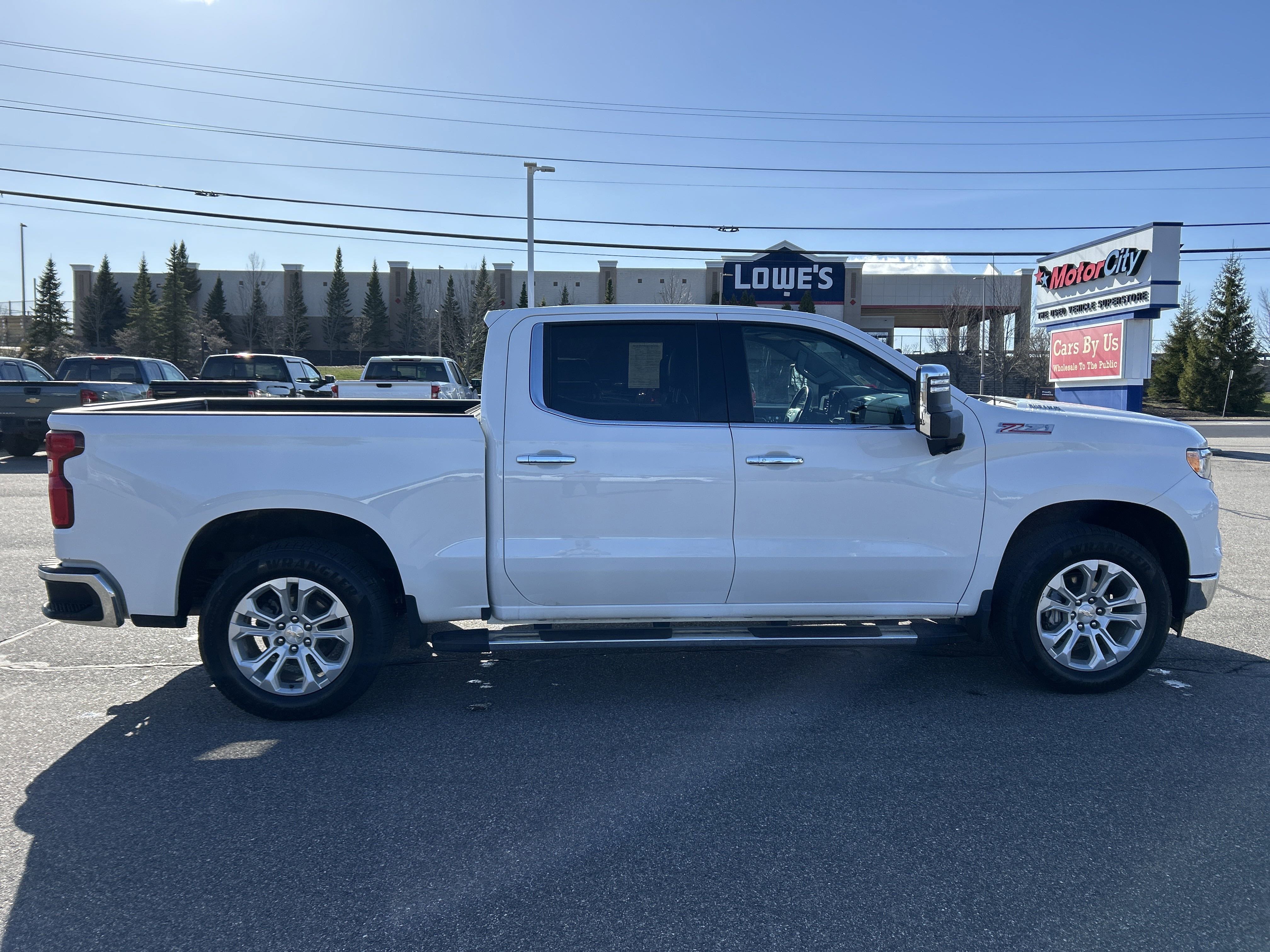2023 Chevrolet Silverado 1500 LTZ photo 2