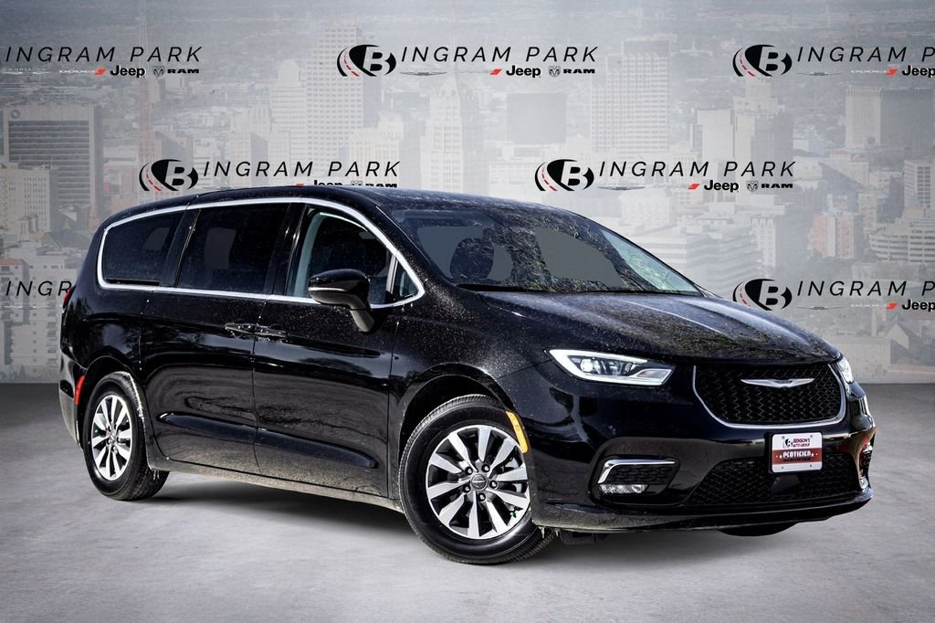 2024 Chrysler Pacifica PHEV Select